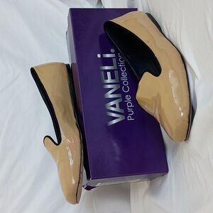 Vaneli Women's Tan Patent Flats. Size 12